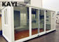 Charming Stabil Mobile Container House Lantai Merah Panel PVC Jendela Dengan Dekorasi pemasok