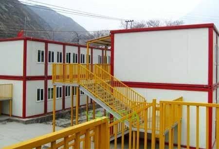 Cina Kontainer Warna Disesuaikan Modular Housing Vertical Connection dengan Sandwich Wallboard pemasok