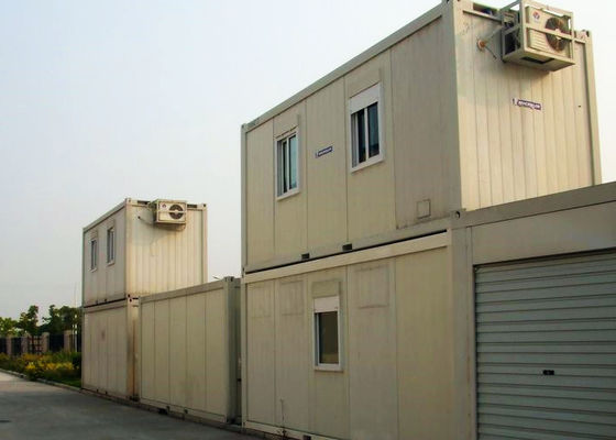 Cina Double-Deck Gabungan Kontainer Warna Putih Pintu Baja PVC Jendela Dengan Kamar Mandi pabrik