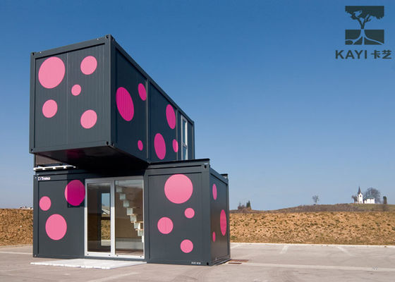 Cina Pink dan Hitam Rumah Asrama Prefabrikasi Kontainer Asrama Dengan Tangga Internal pabrik